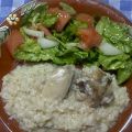 arroz con pollo y ensalada