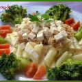 Ensalada de pasta con verdura y tofú