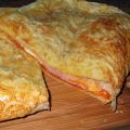 EMPANADA DE JAMÓN Y QUESO CON SOBRASADA