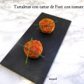 Tartaletas de fuet con tomate