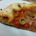 Pizza de jamón york con borde relleno de[...]