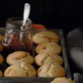 Muffins rellenos de mermelada de fresa