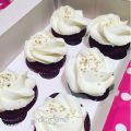 Cupcakes Red Velvet con frosting de chantilly[...]