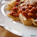 Espaguetis o tallarines con salsa boloñesa
