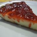 Tarta de queso con mermelada casera de fresas