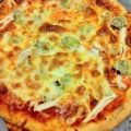 Pizza de surimi y alcachofa
