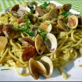 Espaguetis con Pesto a la Genovese y almejas al[...]