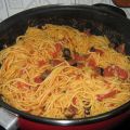 Spaghetti de maiz, picantes a la siciliana