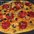 Pizza de pepperoni, emmental y champiñones con[...]