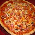 Pizza de bacon y champiñones con masa sabor a[...]