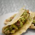 Tacos de guacamole con pulpo