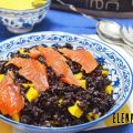Ensalada de arroz negro con salmón marinado y[...]