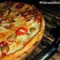 Pizza de Queso Tetilla, Lomo, Pimiento Rojo y[...]