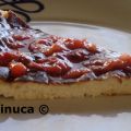 Tarta de queso de Burgos con salsa de fresas