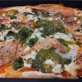 Pizza de salmón ahumado, tomates verdes[...]