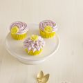 Cupcakes de vainilla con crema de violetas