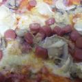 Pizza casera de jamón,champiñon y queso de cabra