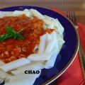 Macarrones de arroz con salsa de tomate con[...]