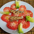 Ensalada de tomate, cogollos de lechuga y[...]