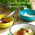 Espaguetis con salsa de aguacate y albahaca