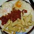 Huevos fritos con zorza y patatas