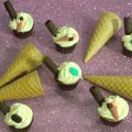 Cupcakes mini con toppers helados.