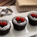 Cupcakes de chocolate negro y cerezas al licor[...]