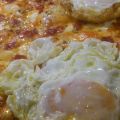 Huevos fritos con chorizo en Pizza