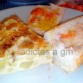 Tortilla de patatas light y pan con tomate en[...]