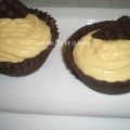 Cupcakes de chocolate con crema de melocotón