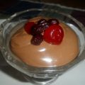 Peras y uvas en almíbar con crema de chocolate