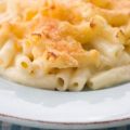Macarrones con queso (Macaroni and cheese)