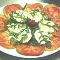 Ensalada de tomate, mozzarella y rúcula