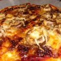Pizza de champiñones y cebolla caramelizada