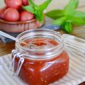 Mermelada de tomates con menta fresca