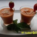 Gazpacho de fresas con surimi
