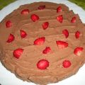 Tarta de dos chocolates con fresas