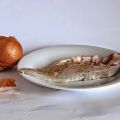 Dorada al horno con cebolla confitada