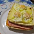 SÁNDWICH DE SALCHICHAS Y HUEVO