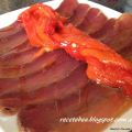 Mojama ( de atún ) con pimientos asados