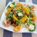 Ensalada de lechuga, naranja, queso y gambas