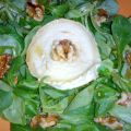 Ensalada de canónigos, queso de cabra y nueces