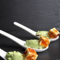 Bocados de guacamole con cubos caramelizados