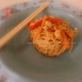 Fideos chinos con salsa de coco y curry