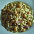Fideos con garbanzos y bacon