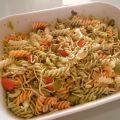 Macarrones con gulas, verduras y setas
