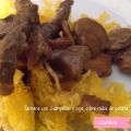 Ternera con champiñón y soja con nidos de patata