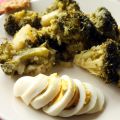 Brécol cocido con sofrito de ajo (hoy con huevo[...]