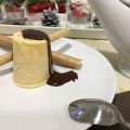 Biscuit de turrón con salsa de chocolate[...]