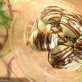 Mint and dark chocolate meringues